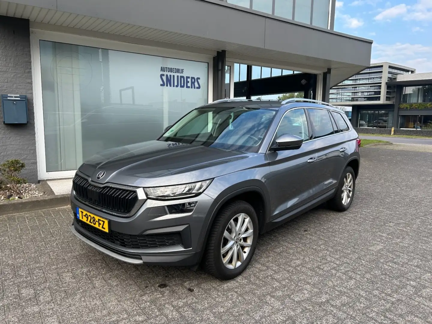 Skoda Kodiaq 1.5 TSI Business Edition Automaat Gris - 1