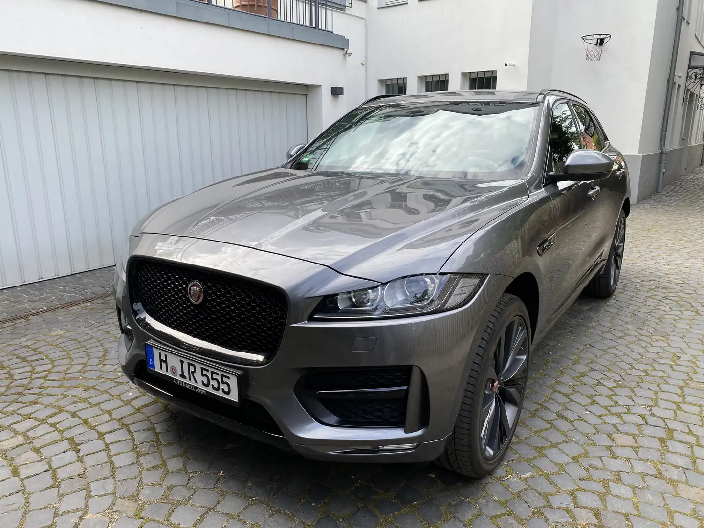 Jaguar F-Pace AWD R-Sport (Unfallfrei, Garage, 8x22“ Alufelgen) - 1