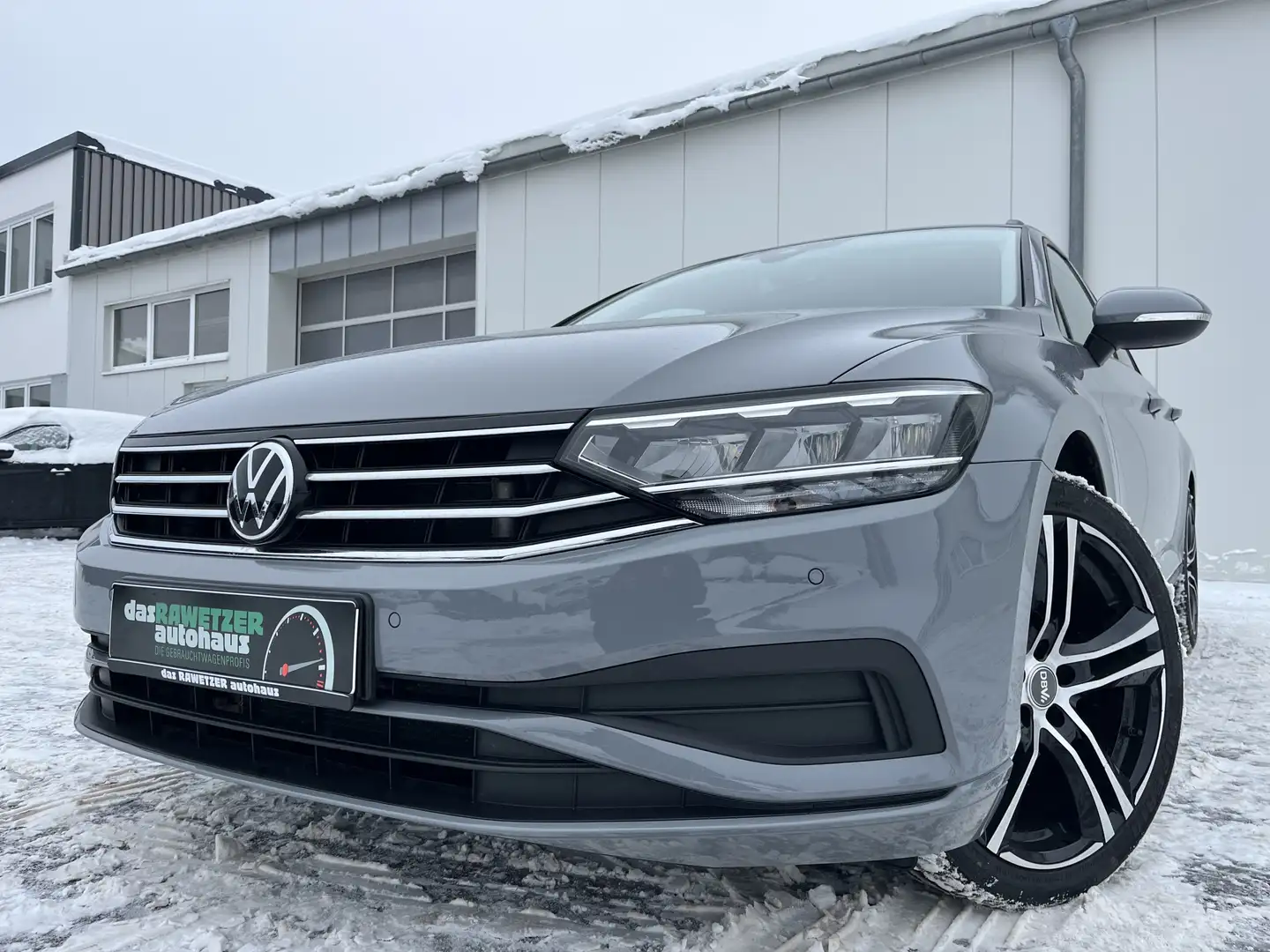 Volkswagen Passat Variant 2.0 TDI DSG Conceptline R-Line Optik 169€ m. 20% Gris - 1