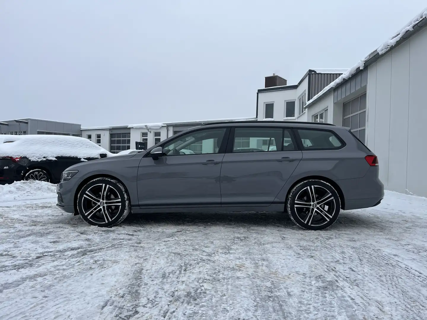 Volkswagen Passat Variant 2.0 TDI DSG Conceptline R-Line Optik 169€ m. 20% Gris - 2