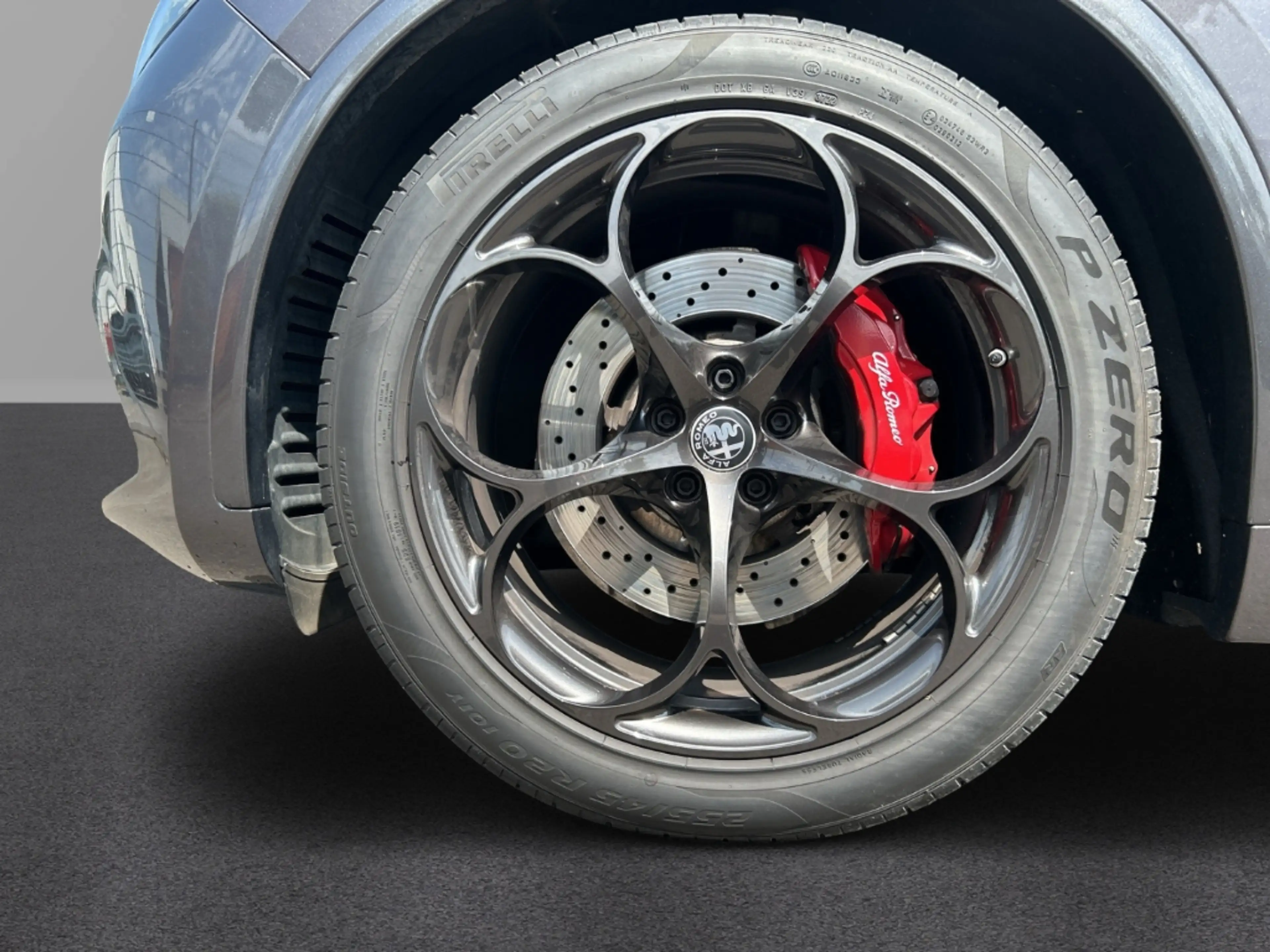 Alfa Romeo Stelvio Quadrifoglio Q4 2.9 V6 Bi-turbo ACC Keyless Rückfa — photo 9