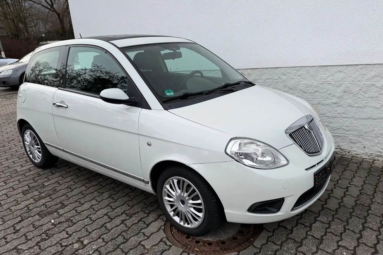 Lancia Ypsilon 1.2 8V Oro Klima Panorama Weiß - 1