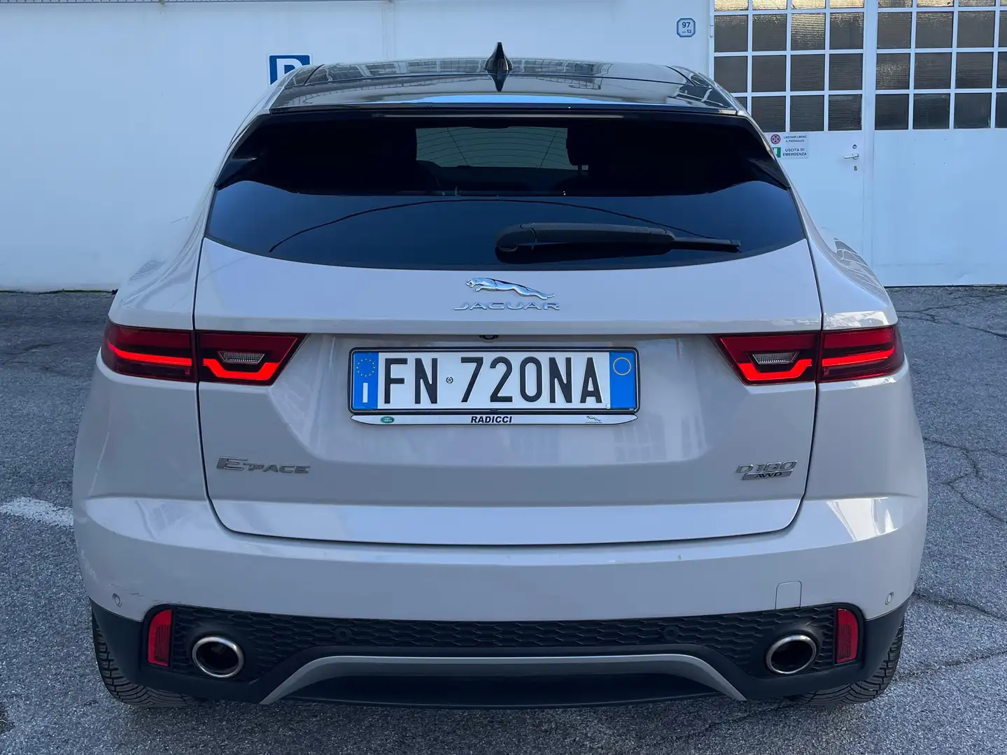 Jaguar E-Pace 2.0 D awd 180 Cv First Edition Zilver - 2