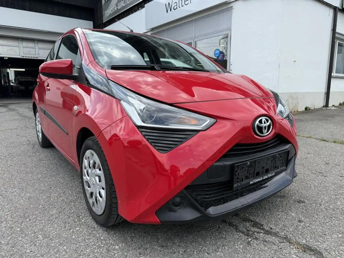 Toyota Aygo x-play Rot - 2