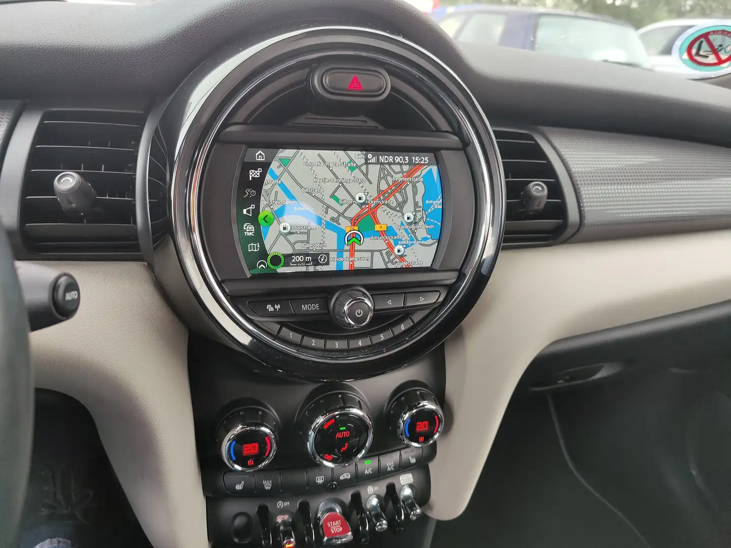 MINI Cooper D Cabrio Selt. Ausst., Autom., Head-up Display, Navi, Klima Weiß - 2