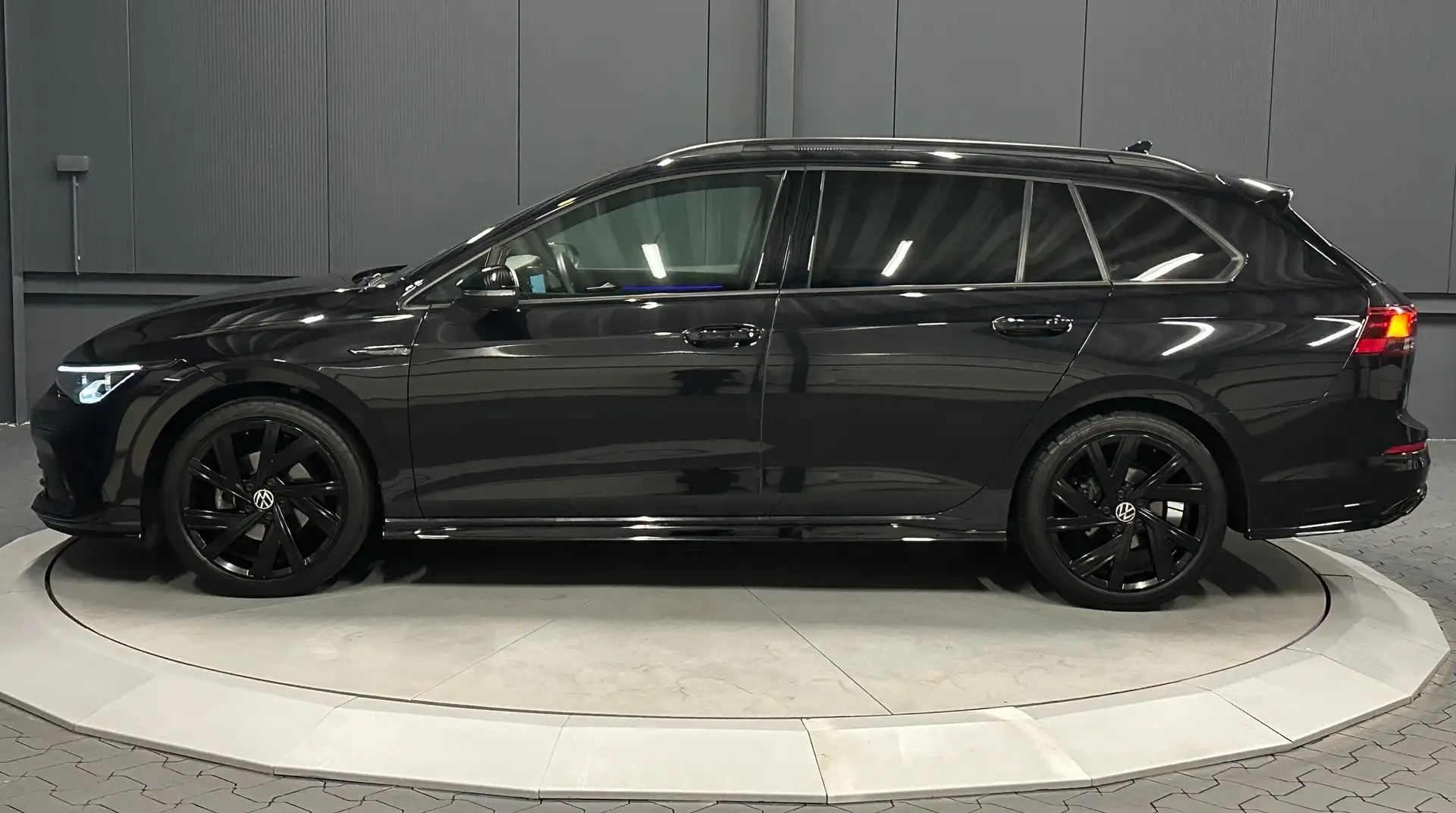 Volkswagen Golf Variant VIII R-Line*Black Style*18Zoll*KAMERA*KEYLESS*AHK* Noir - 2