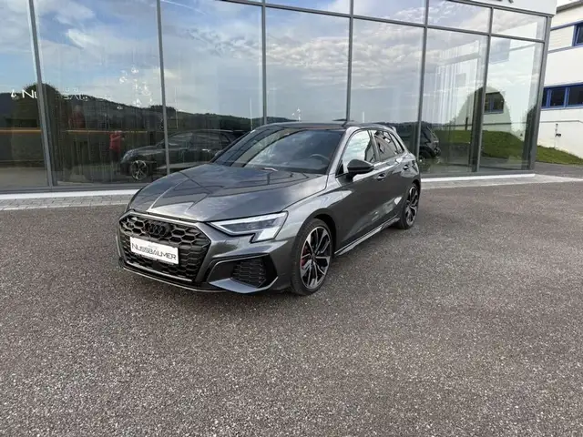 Audi S3 Audi 2.0 TFSI quattro Vollausstattung Akrapovič