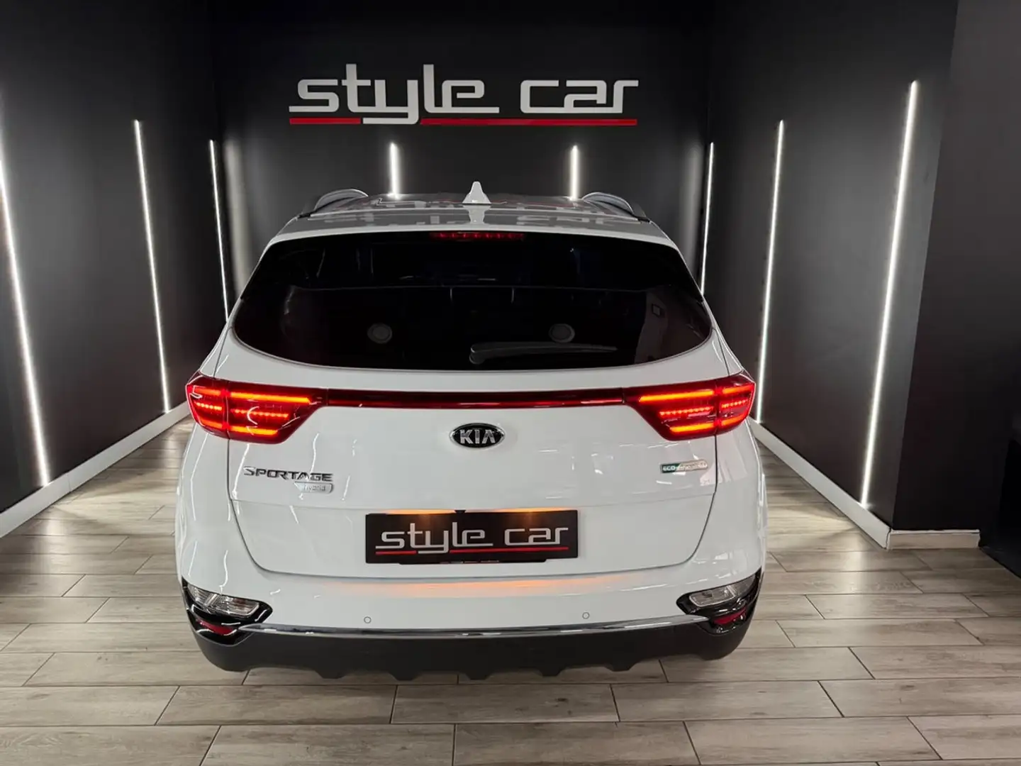 Kia Sportage 1.6 MHEV Drive 100kW 136CV 4x2 Blanco - 2