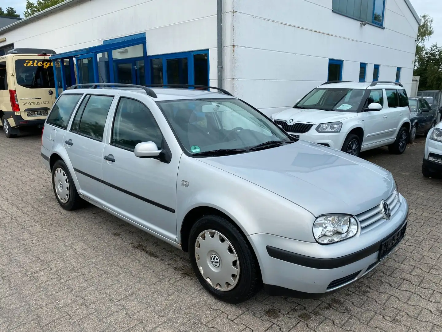 Volkswagen Golf 1.6 Basis Variant Grau - 2