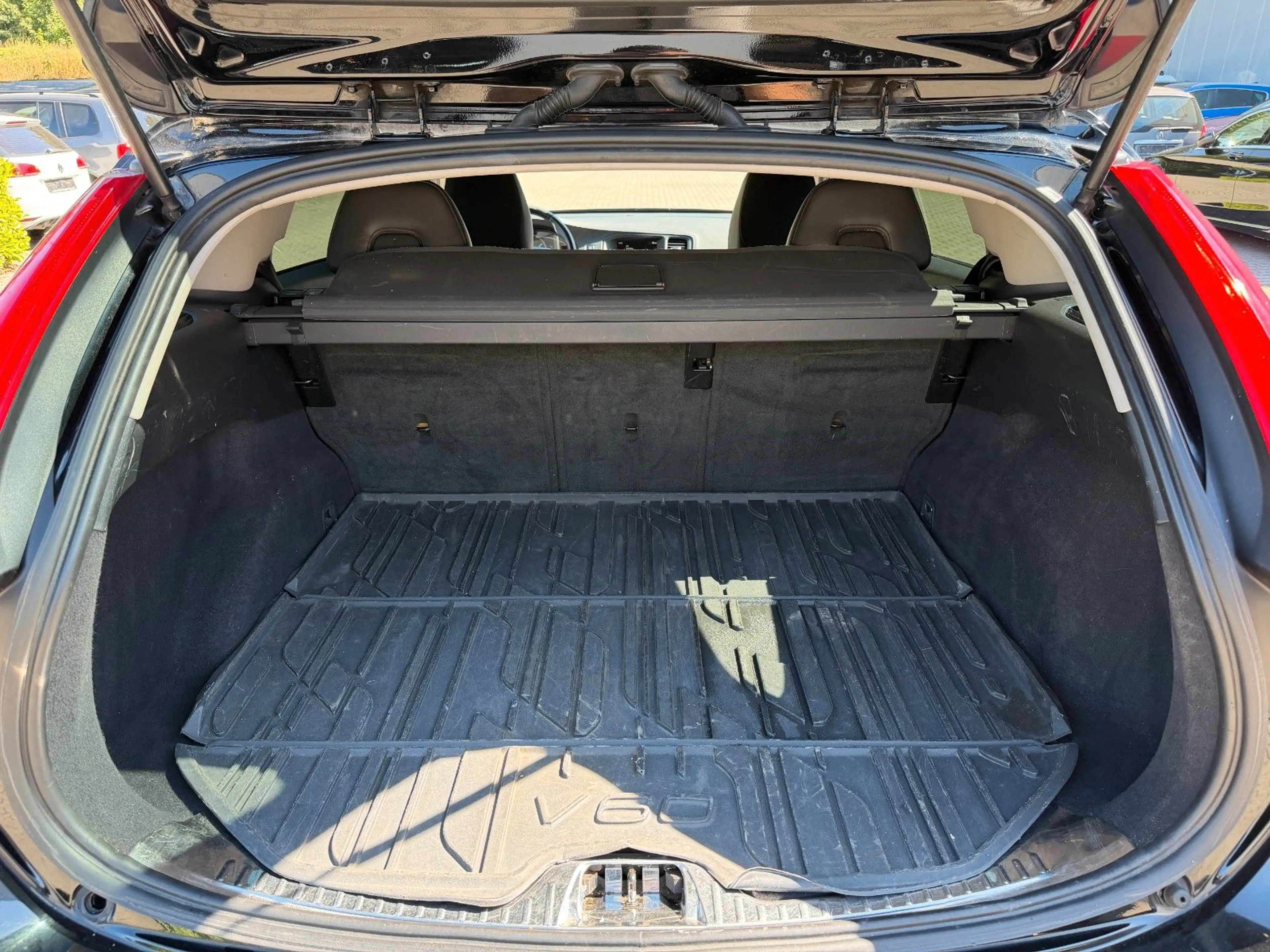 Volvo V60 Cross Country Momentum AWD *Navi *Leder — photo 14