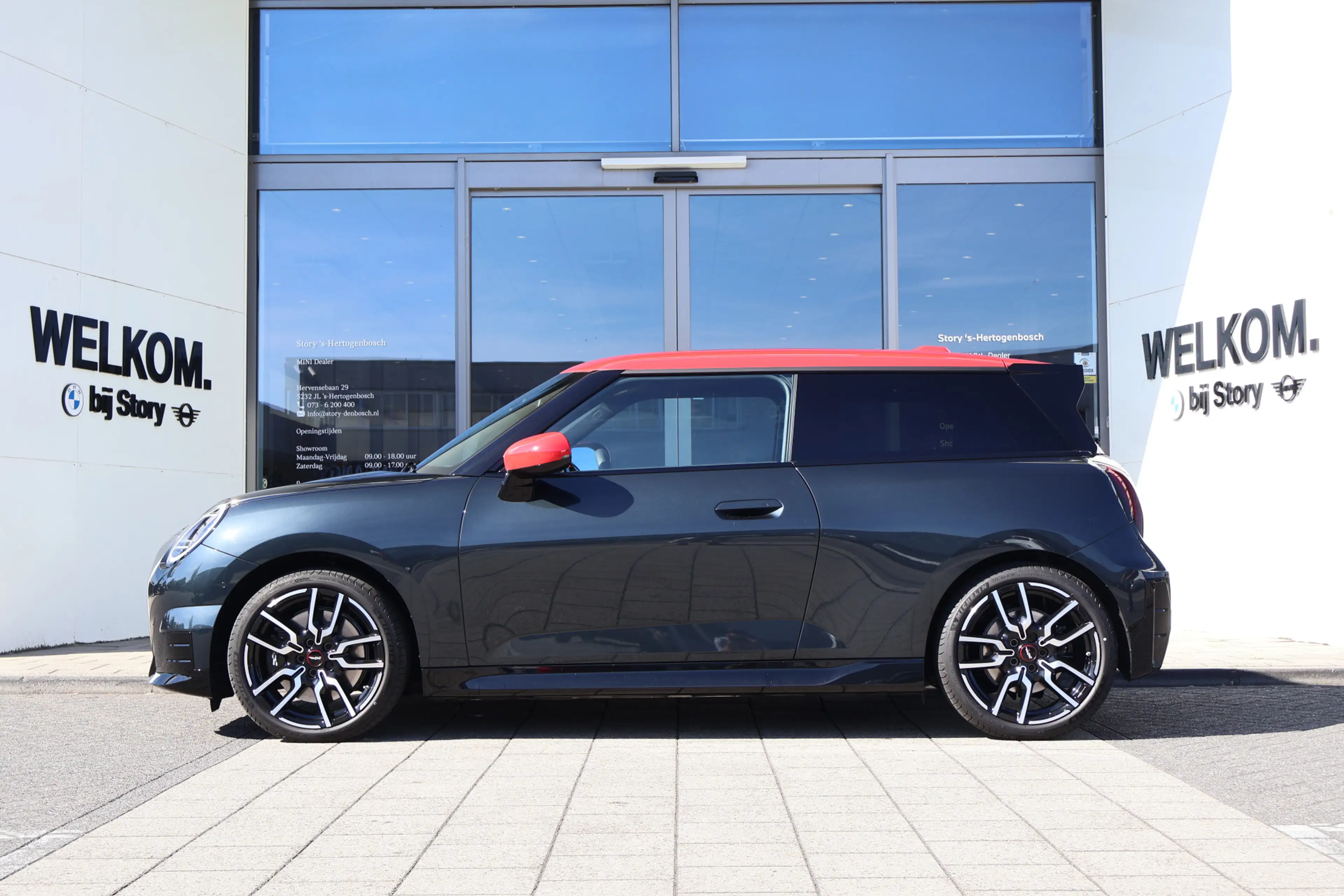 MINI Cooper SE Hatchback / John Cooper Works / Pakket M / 18" JCW — photo 7