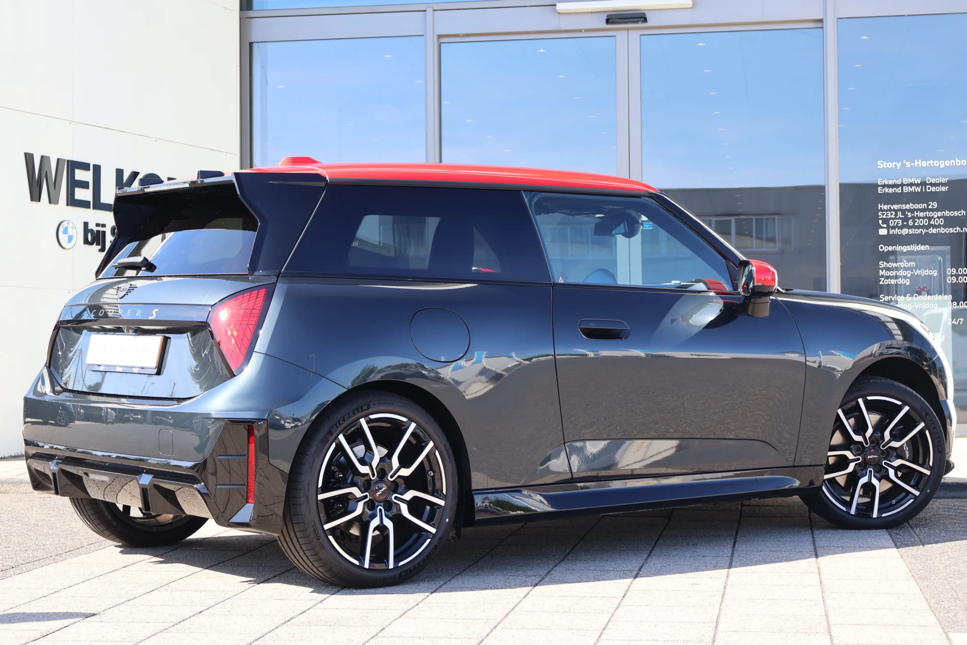 MINI Cooper SE Hatchback / John Cooper Works / Pakket M / 18" JCW — photo 10