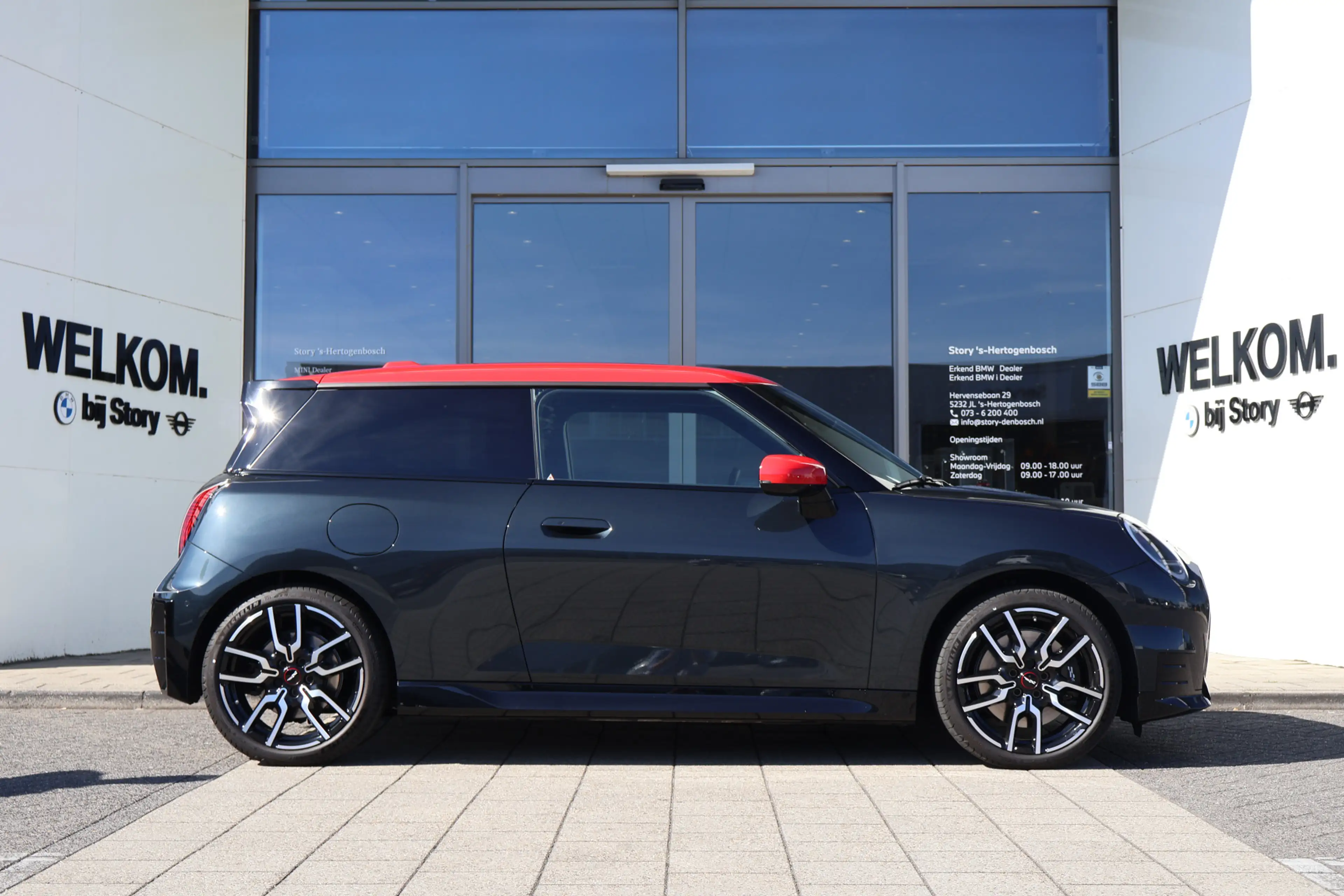 MINI Cooper SE Hatchback / John Cooper Works / Pakket M / 18" JCW — photo 9