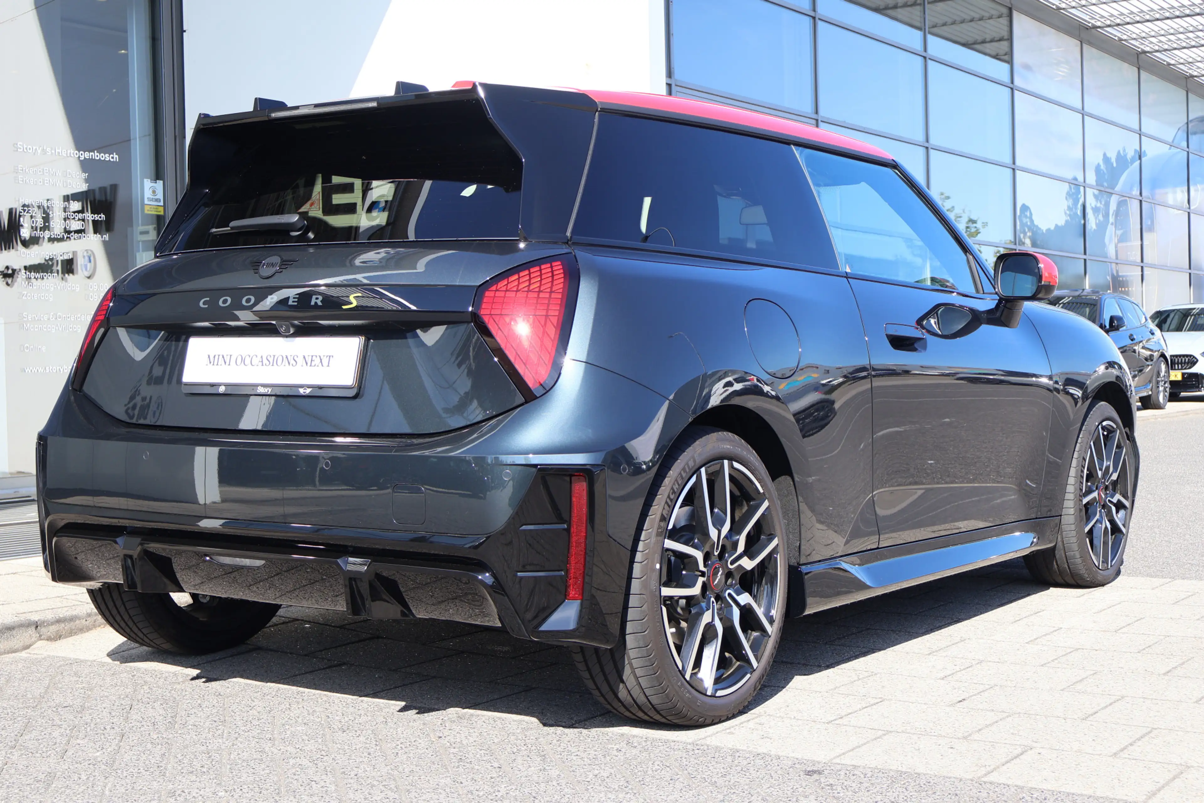 MINI Cooper SE Hatchback / John Cooper Works / Pakket M / 18" JCW — photo 8