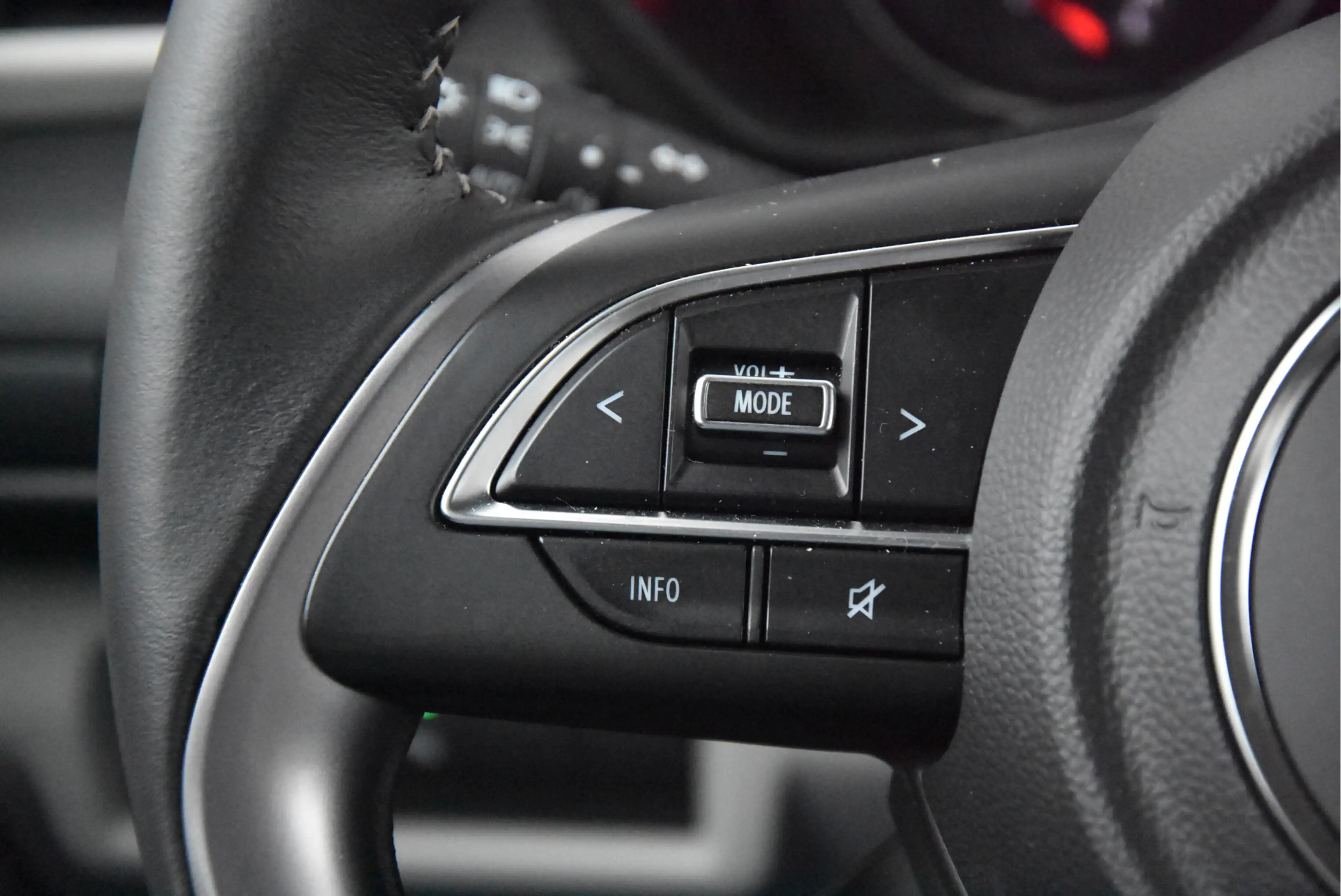 Suzuki Swift 1.2 Select Smart Hybrid — photo 7