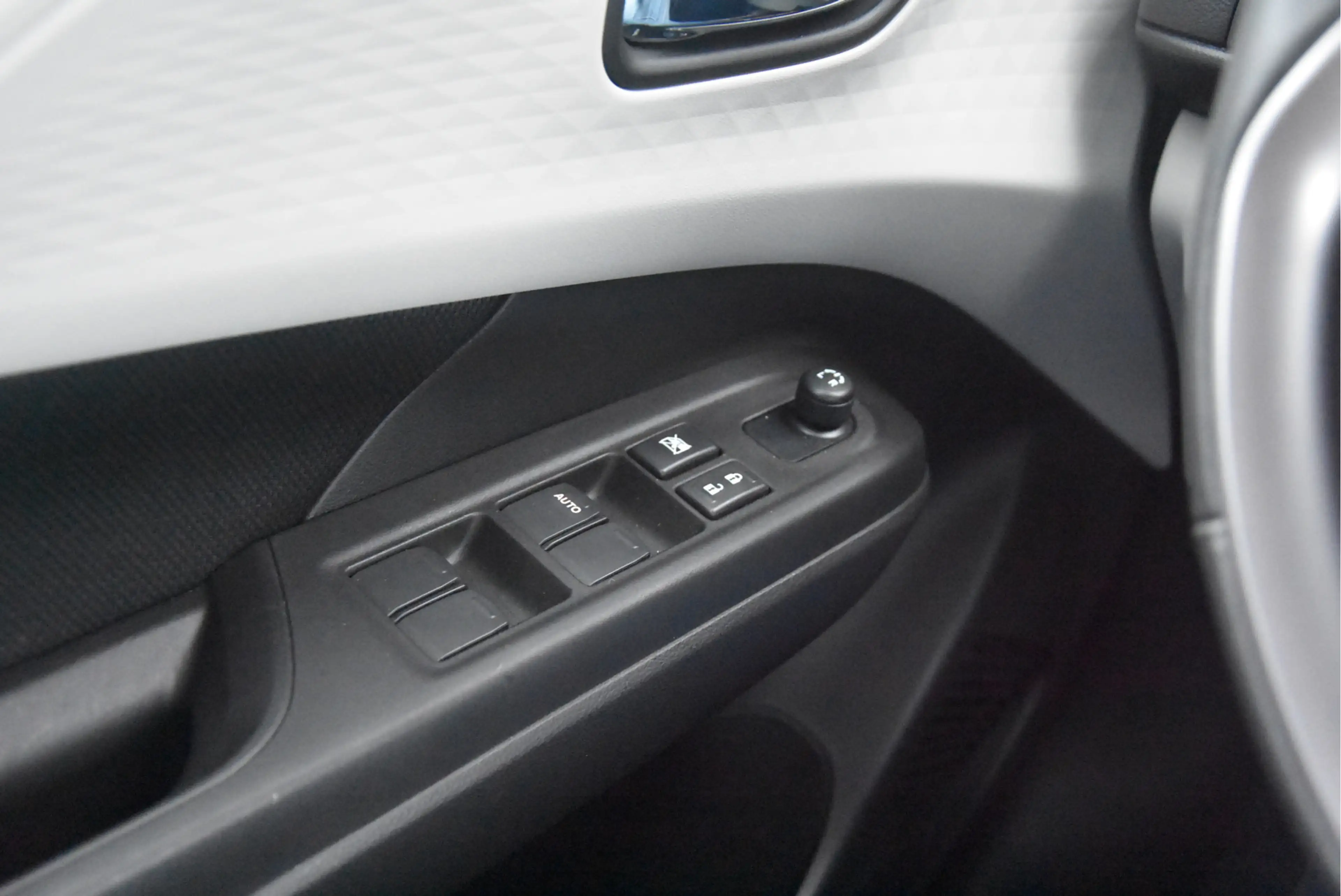 Suzuki Swift 1.2 Select Smart Hybrid — photo 9