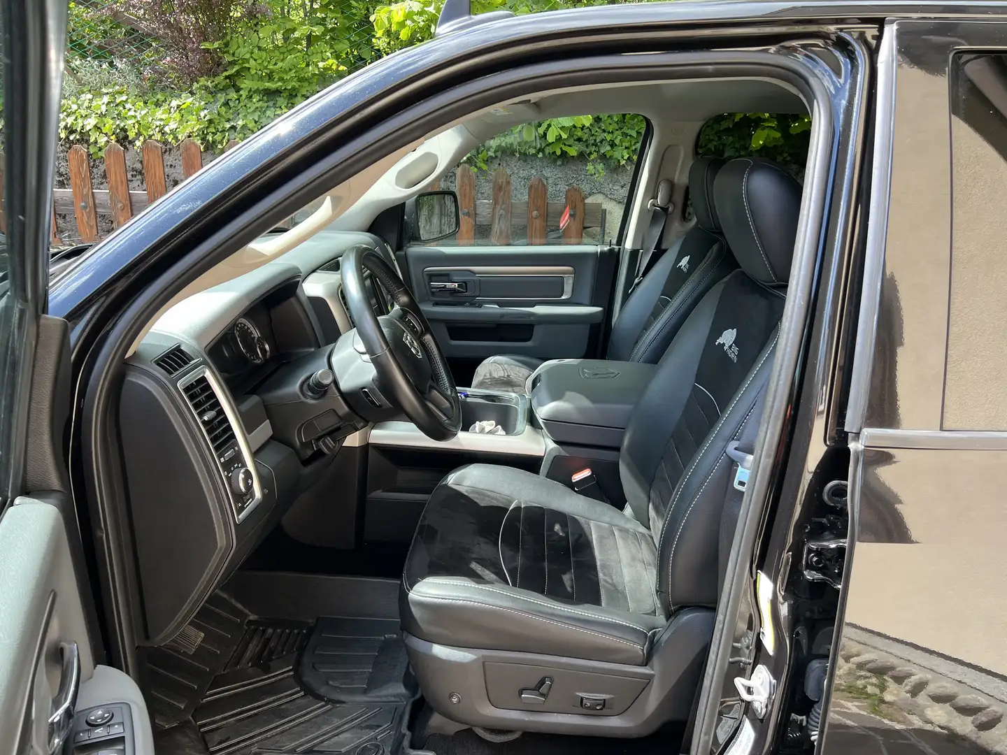 Dodge RAM 1500 5.7 V8 Crew Cab MB Big Horn 395cv at8 Negru - 2