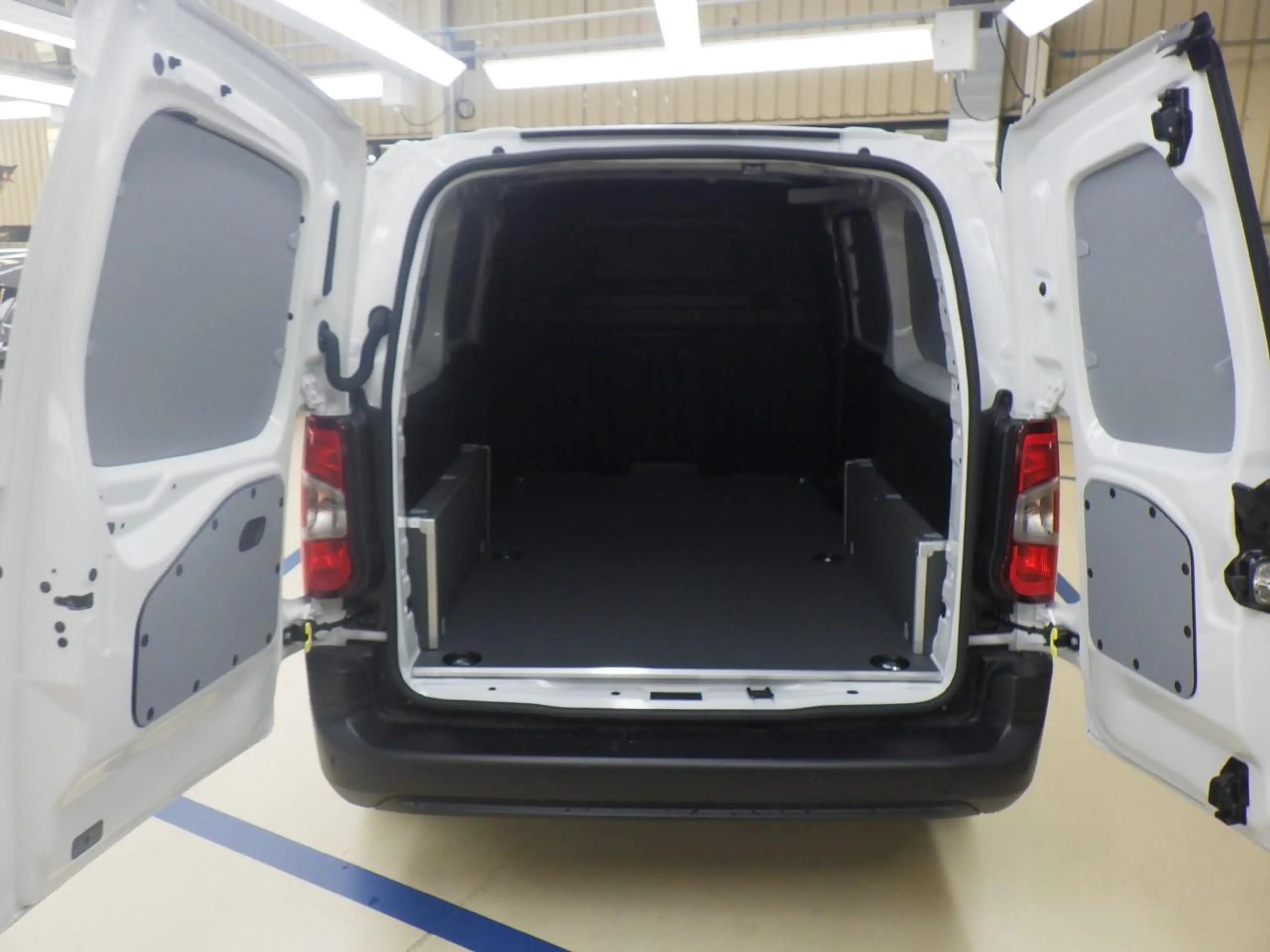 Peugeot Partner L2 1.5 100 PK 8 JAAR GARANTIE | 10"SCHERM + DRAADL — photo 8