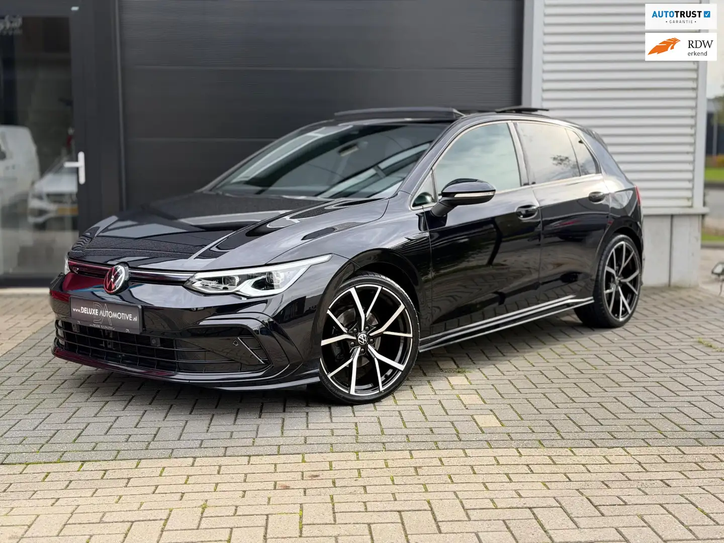 Volkswagen Golf 1.5 eTSI R-Line Panodak, IQ Light Zwart - 1