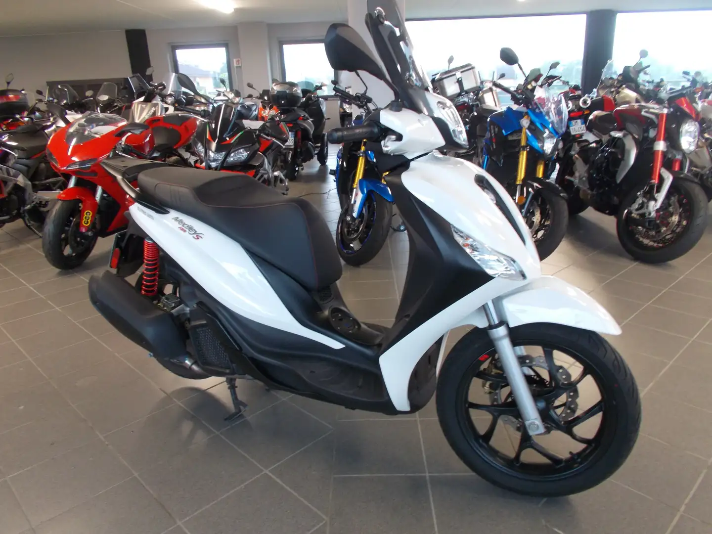 Piaggio Medley 125 SPORT Alb - 1