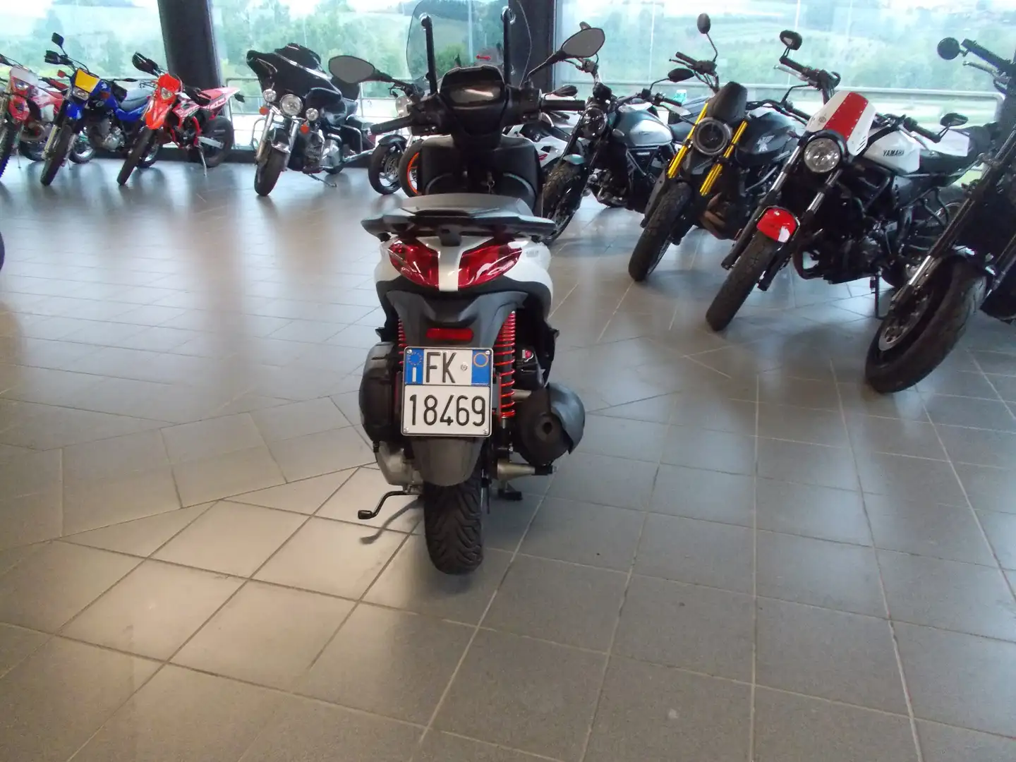 Piaggio Medley 125 SPORT Alb - 2