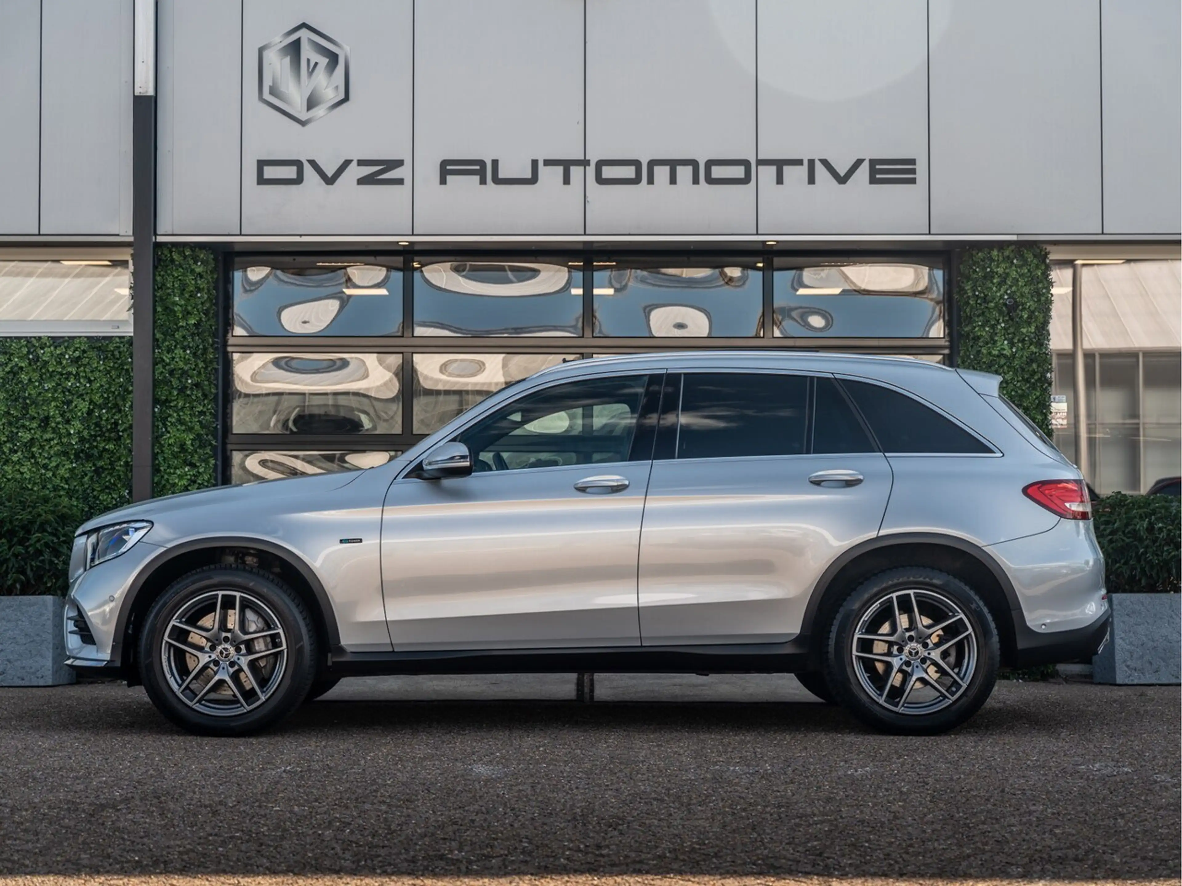 Mercedes-Benz GLC 350 350e 4MATIC Premium Plus — photo 4