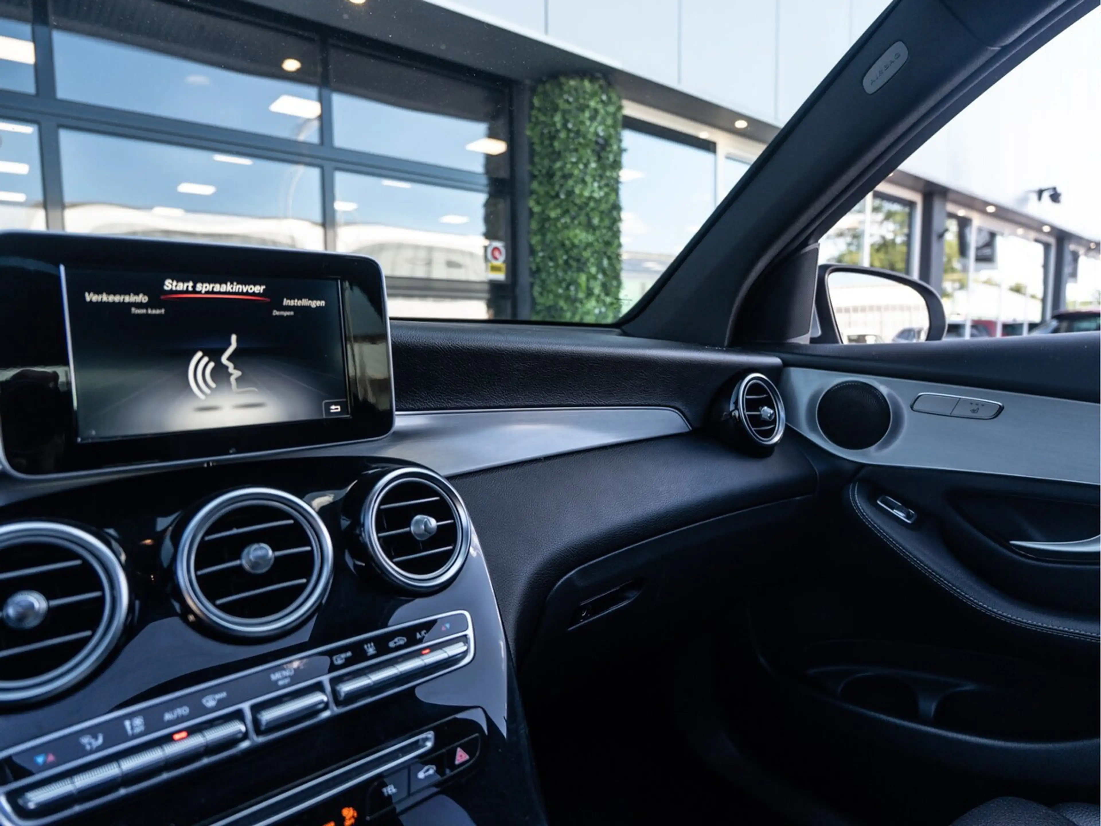 Mercedes-Benz GLC 350 350e 4MATIC Premium Plus — photo 2