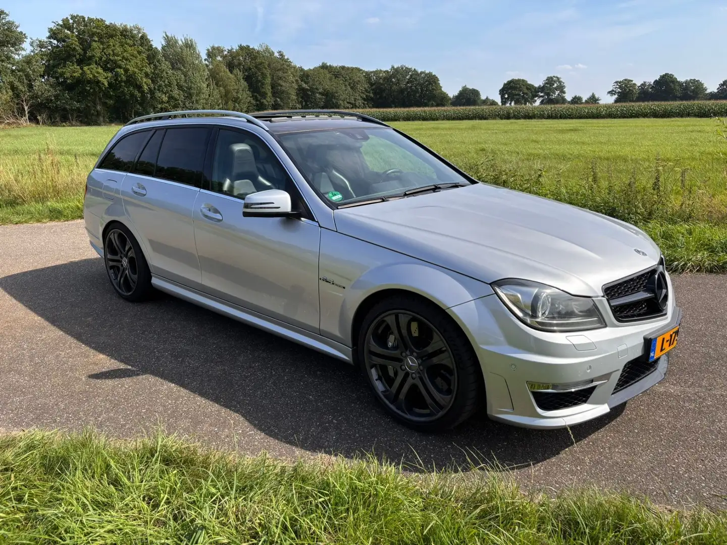 Mercedes-Benz C 63 AMG Schuif-kanteldak, MB LSD, Harman Kardon, 6.2 V8 Zilver - 1
