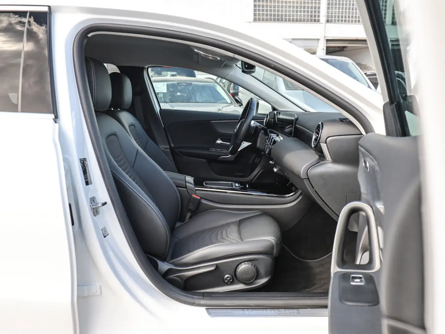 Mercedes-Benz A 250 e Progressive/LED/Cam/AHK/Winter/Mopf/17' Blanc - 2