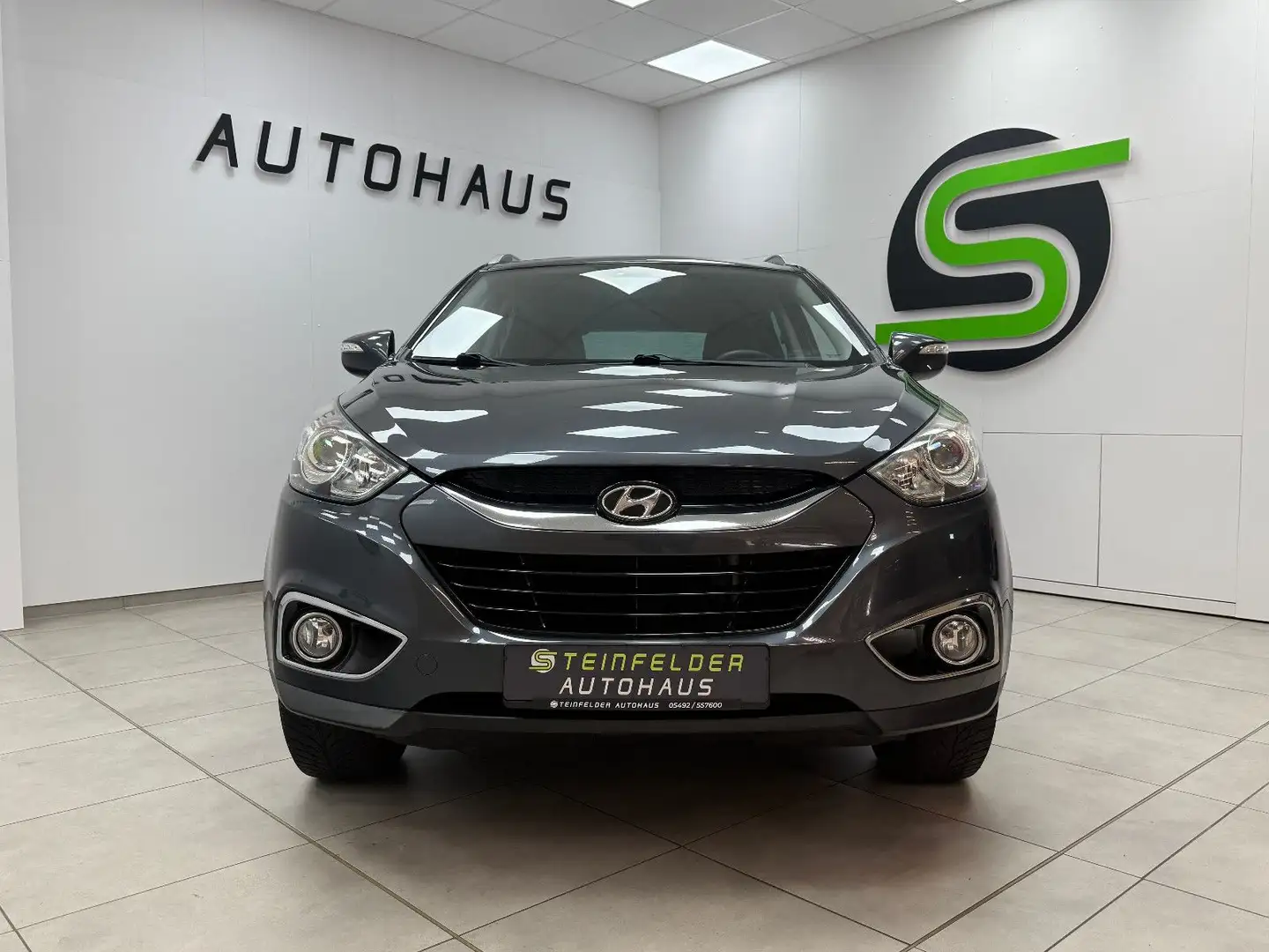 Hyundai iX35 Premium AWD 1.HAND / TEMPOMAT / TÜV NEU Grau - 2