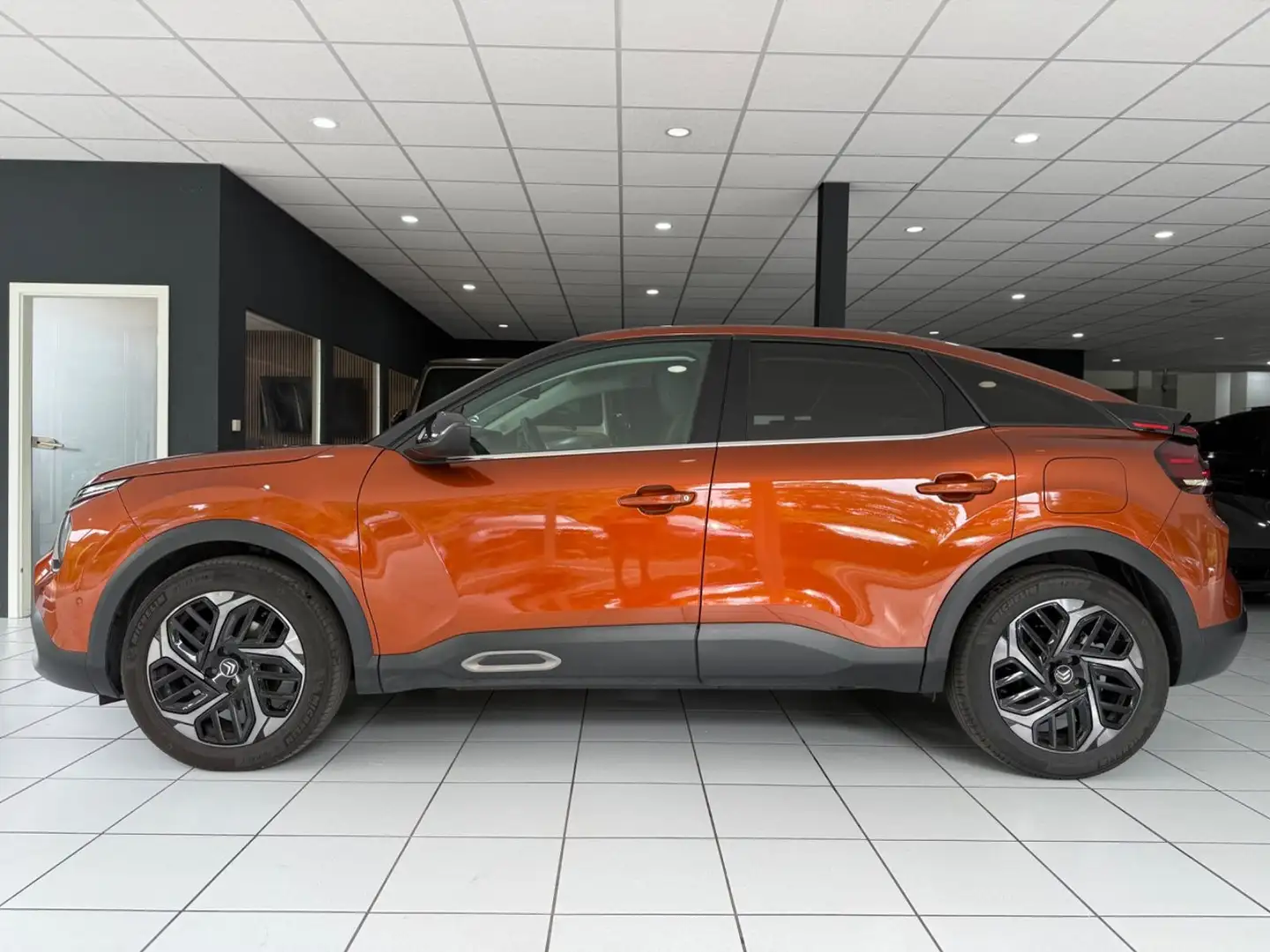 Citroen C4 Shine Automatik *LED*ACC*CAR-PLAY*360°*H-UP* Orange - 2