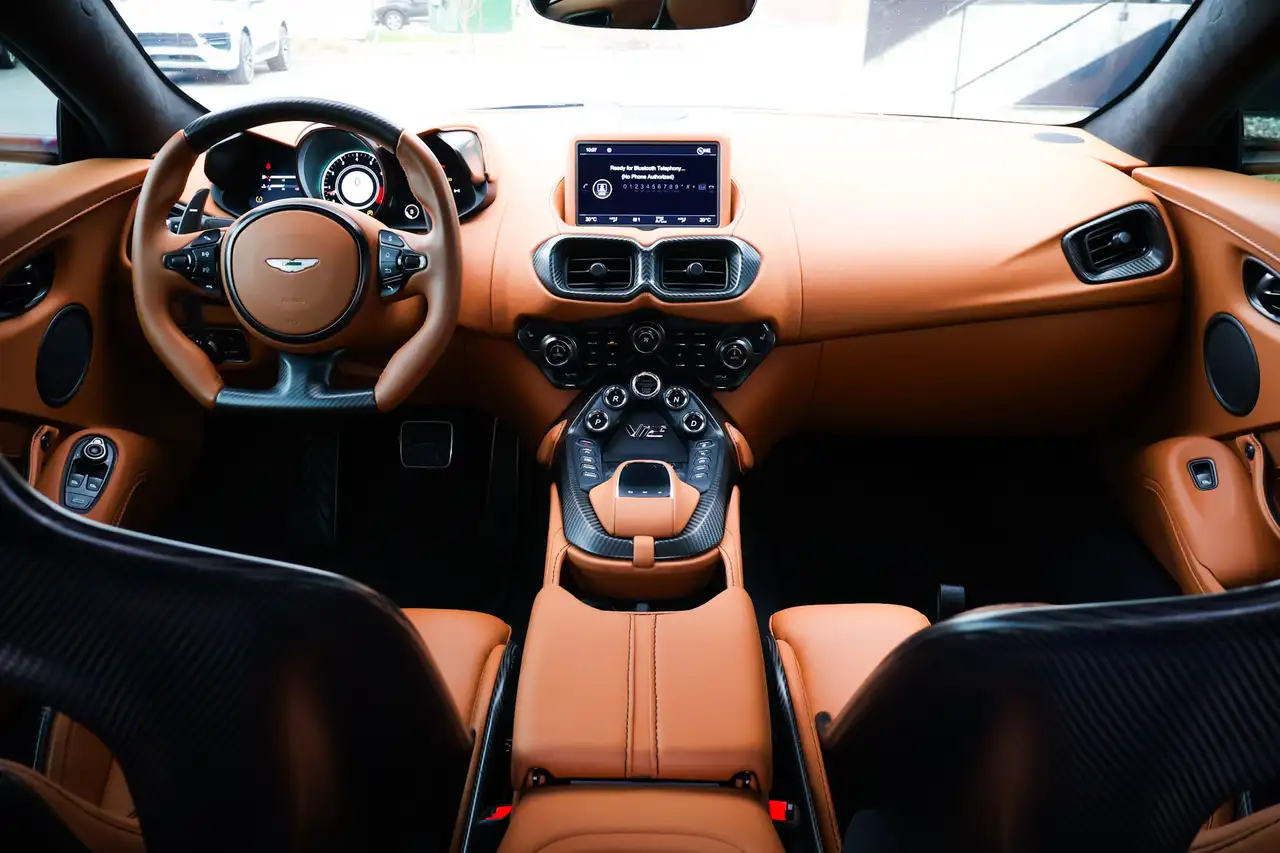 Aston Martin Vantage снимка Aston Martin Vantage