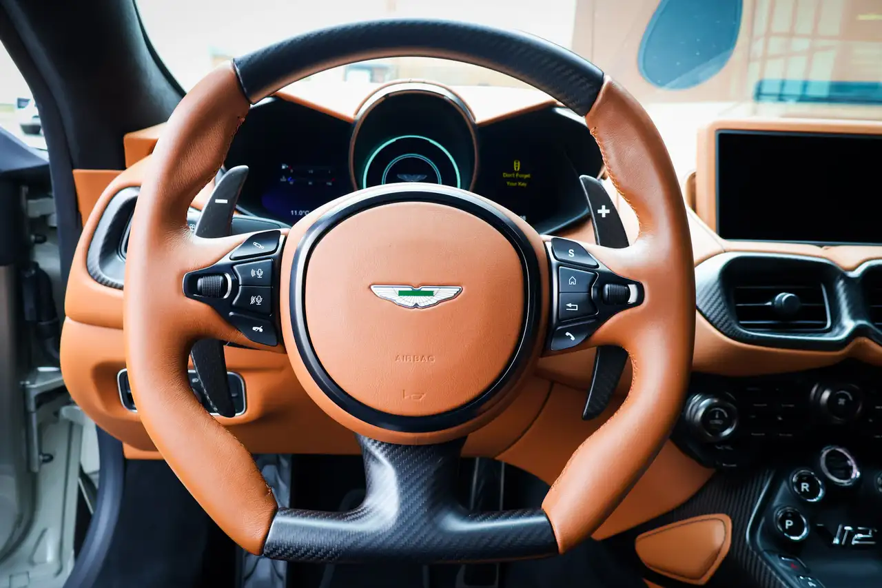 Aston Martin Vantage снимка Aston Martin Vantage