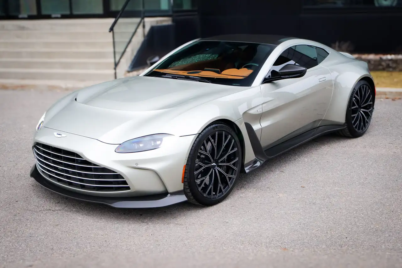Aston Martin Vantage снимка Aston Martin Vantage