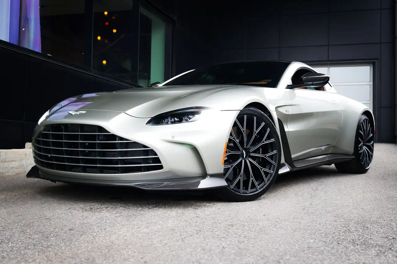 Aston Martin Vantage снимка Aston Martin Vantage