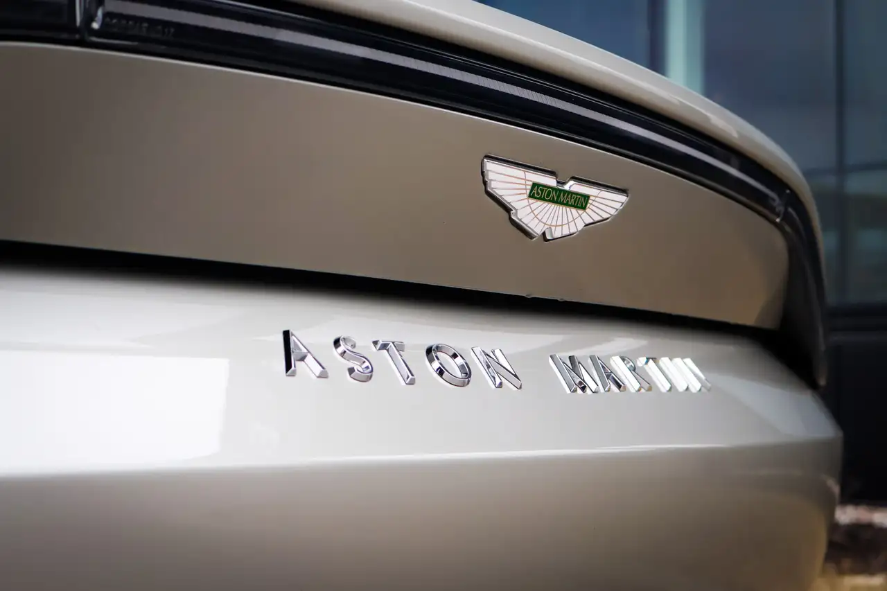 Aston Martin Vantage снимка Aston Martin Vantage