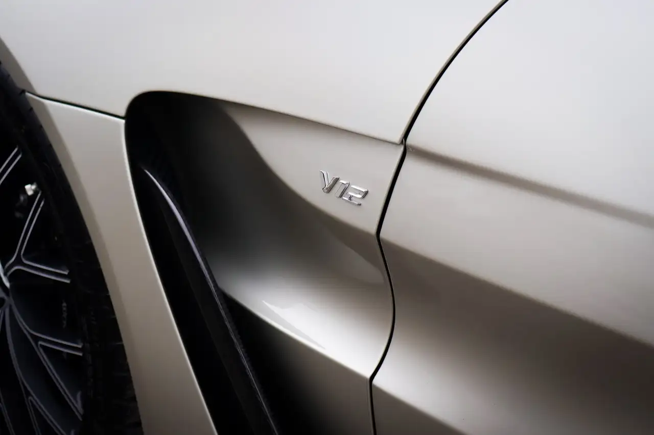 Aston Martin Vantage снимка Aston Martin Vantage