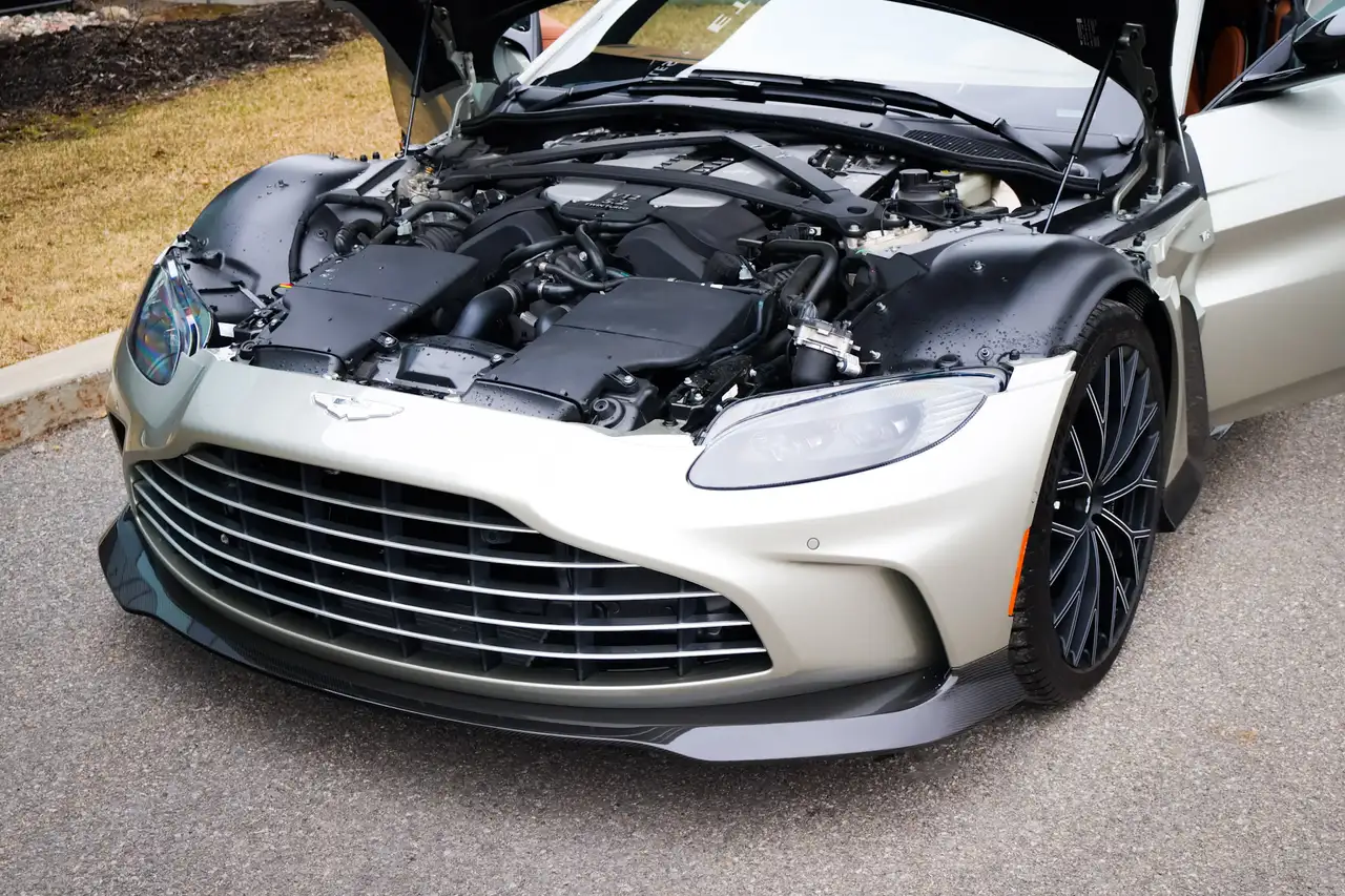 Aston Martin Vantage снимка Aston Martin Vantage