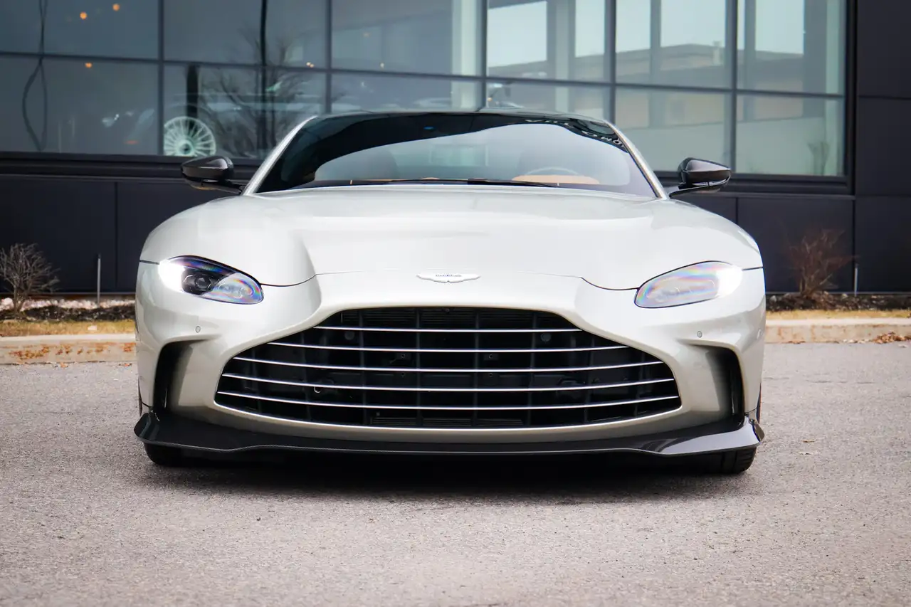 Aston Martin Vantage снимка Aston Martin Vantage