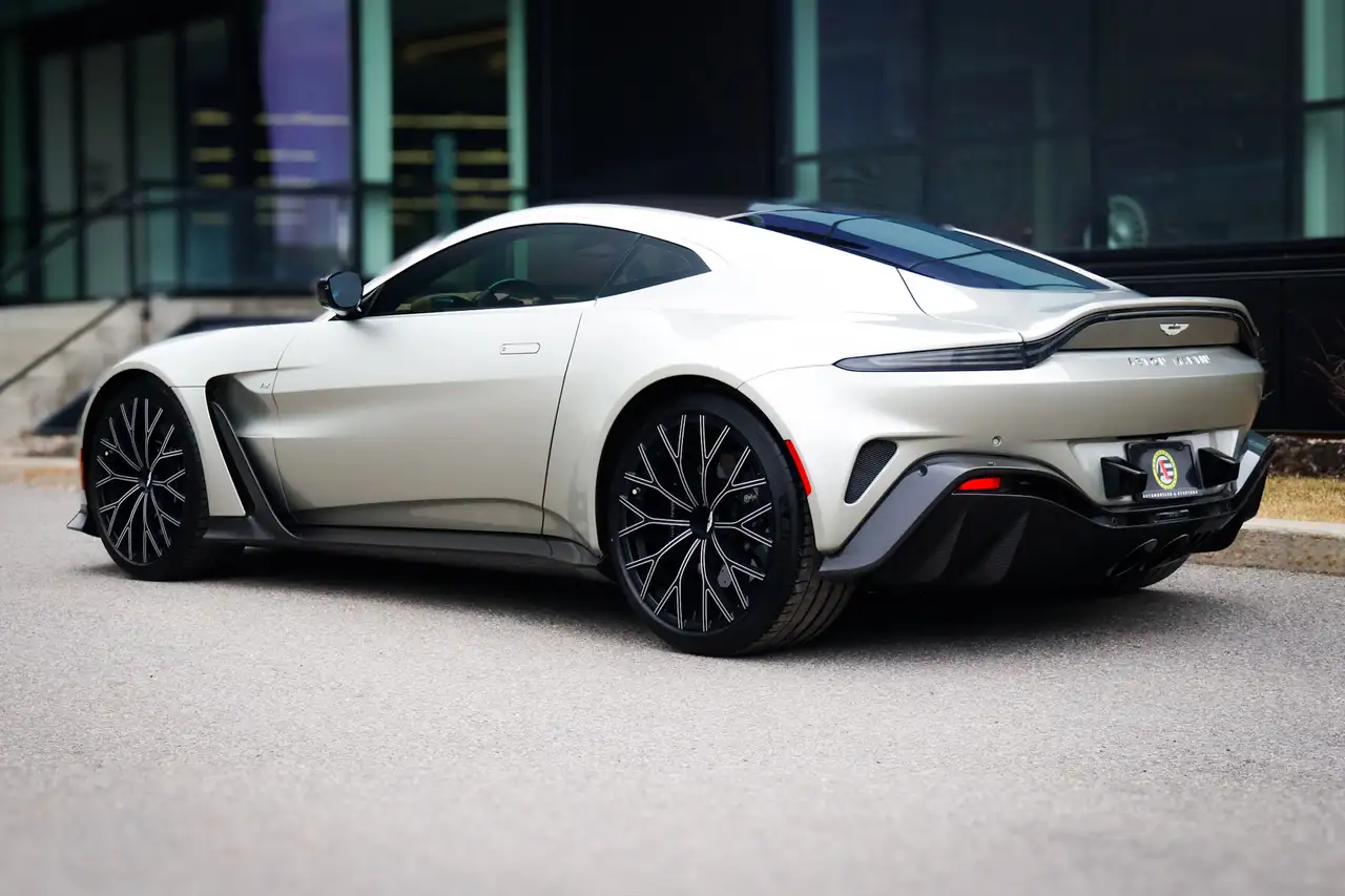Aston Martin Vantage снимка Aston Martin Vantage