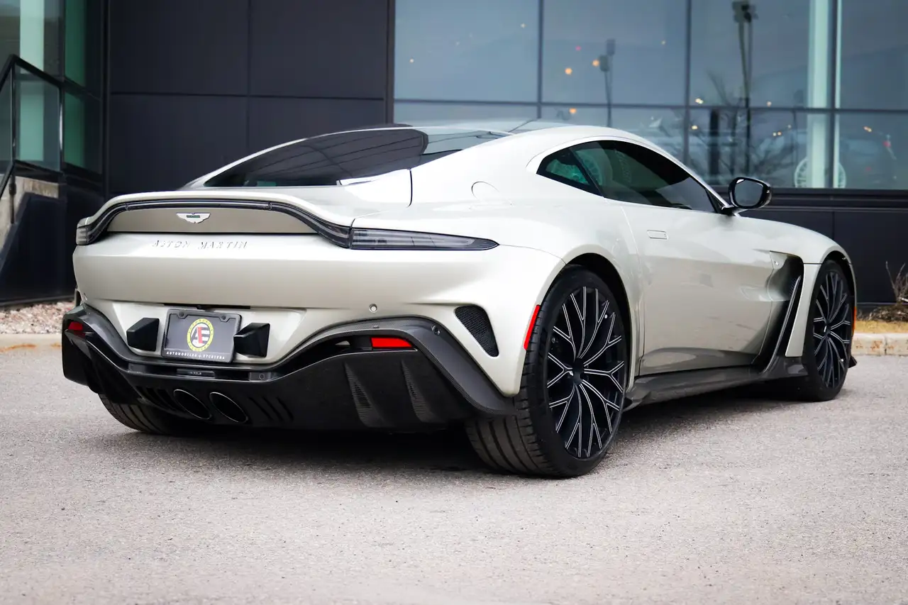 Aston Martin Vantage снимка Aston Martin Vantage