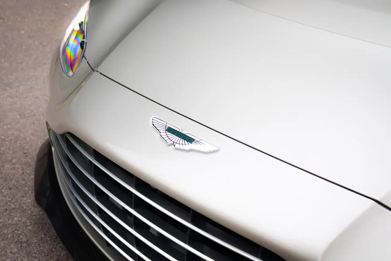 Aston Martin Vantage снимка Aston Martin Vantage