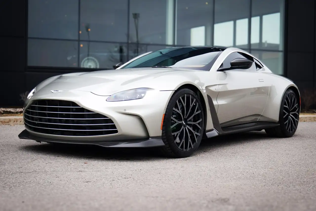Aston Martin Vantage снимка Aston Martin Vantage