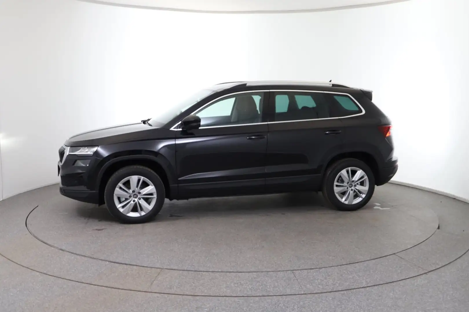 Skoda Karoq Selection TSI DSG ACT Schwarz - 2