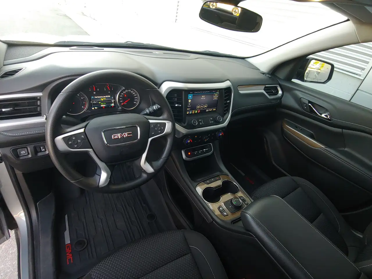GMC Acadia photo GMC Acadia