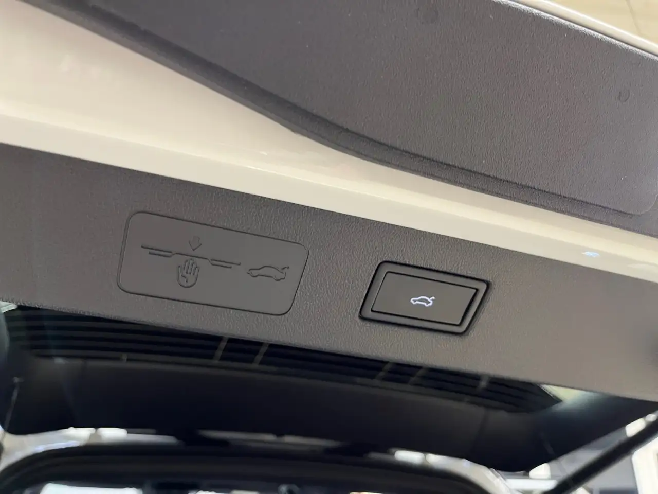 Volkswagen T-Roc R-Line 1.5l eTSI DSG 360° Umgebungskamera 23