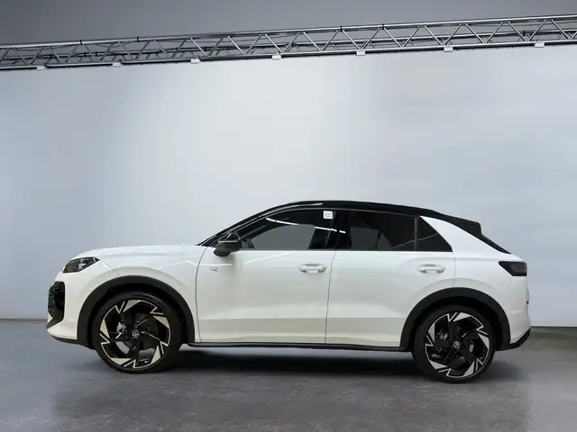 Volkswagen T-Roc view 3