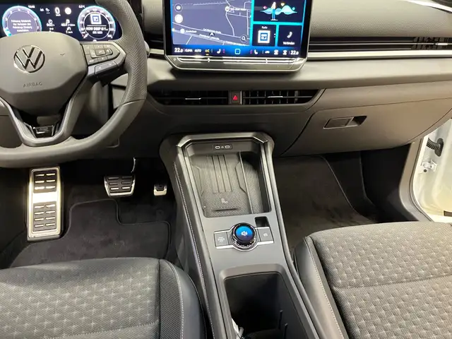 Volkswagen T-Roc view 9