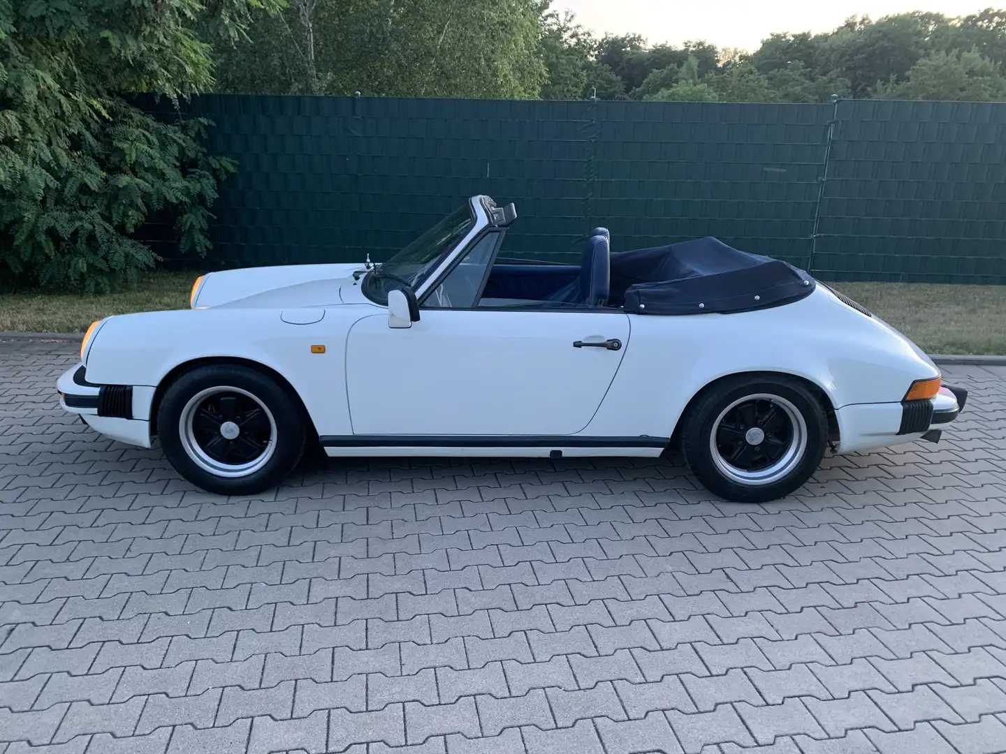 Porsche 911 Carrera Cabriolet - 2