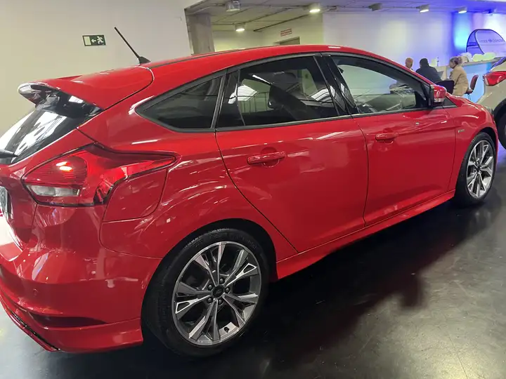 Ford Focus 1.5 TDCi S-T Line Black&Red / Red&Black Edition 2017